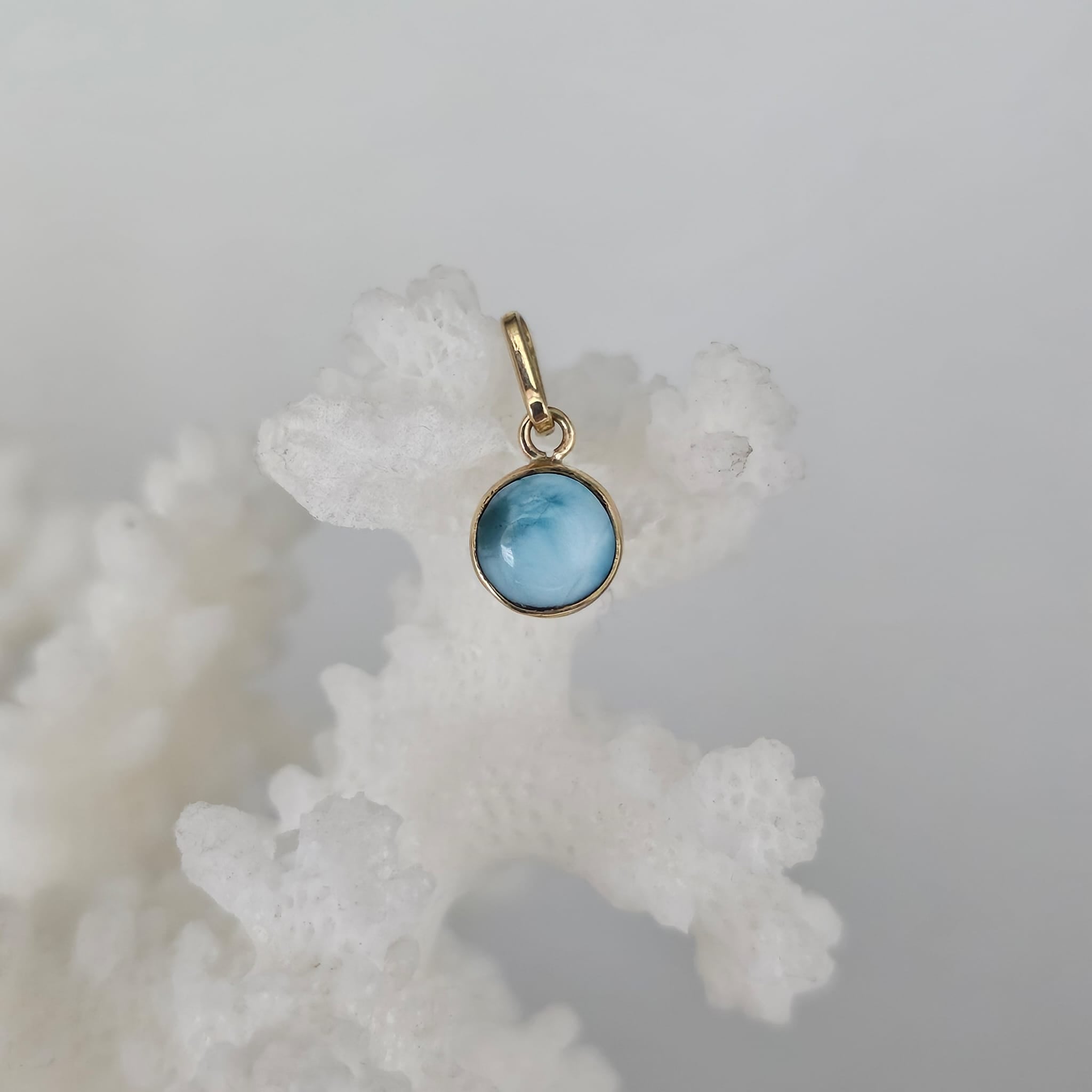 gold_larimar_pendant_small_67eda203-f9f1-4227-80a0-a16962ddc9c1.jpg